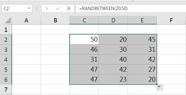 Função RANDBETWEEN no Excel, alça de preenchimento